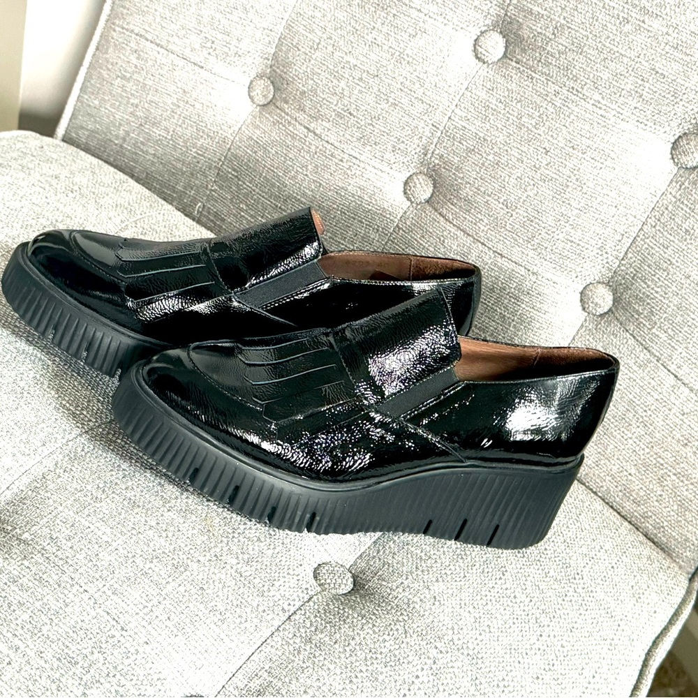 Wondersfly black patent platform loafer,  size 40 (fits 9-10)